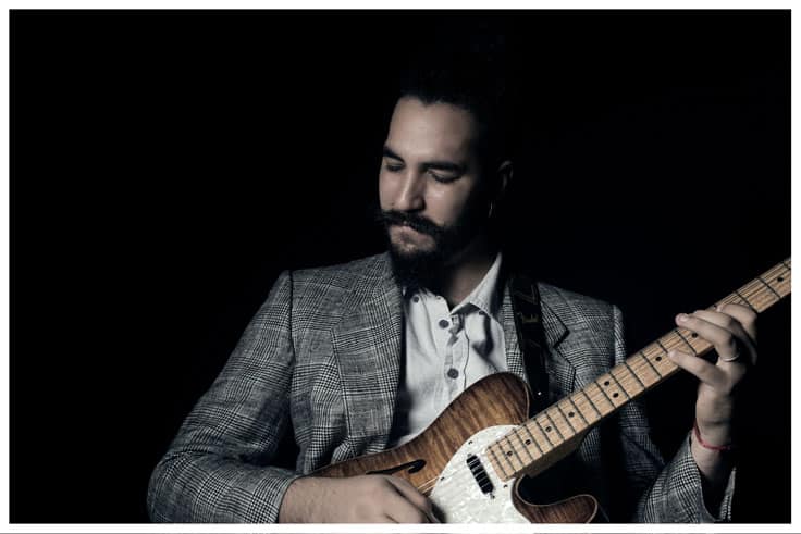 Ricky castillo es un guitarrista cubano dentro del estilo latin jazz